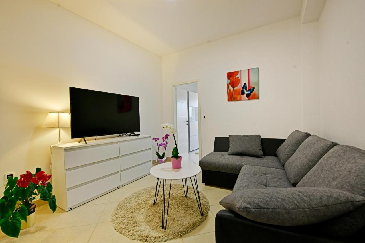 Residence Poreč Exteriör bild